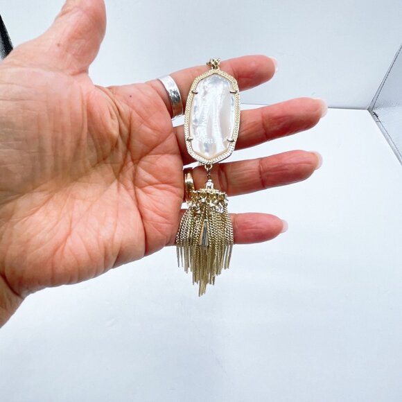 Kendra Scott Gold Long Necklace Mother-Of-Pearl Pendant & Tassel Chain - Picture 3 of 6